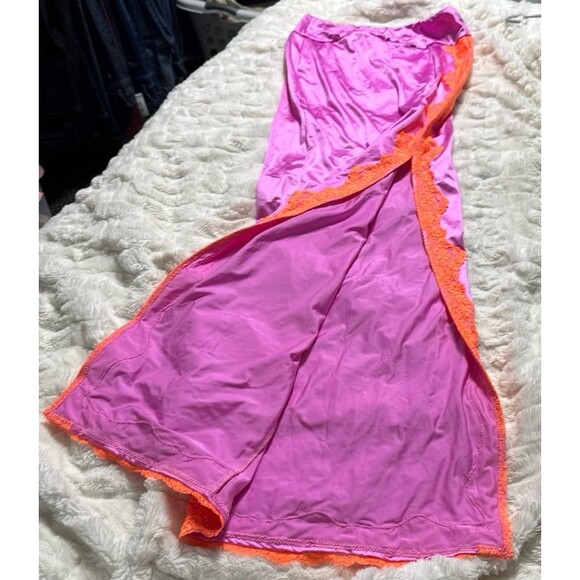 Skims lace swim Skirt neon orchid M - Picture 6 of 8